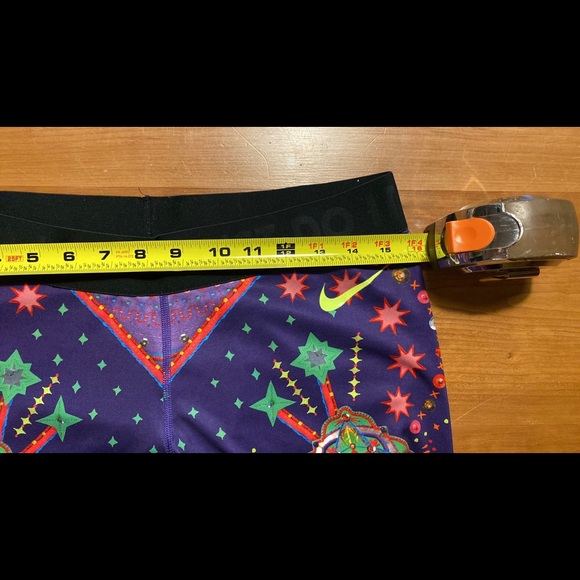 HP 🔥 - Nike - Limited Edition Leggings - L 🦄 - Picture 7 of 7